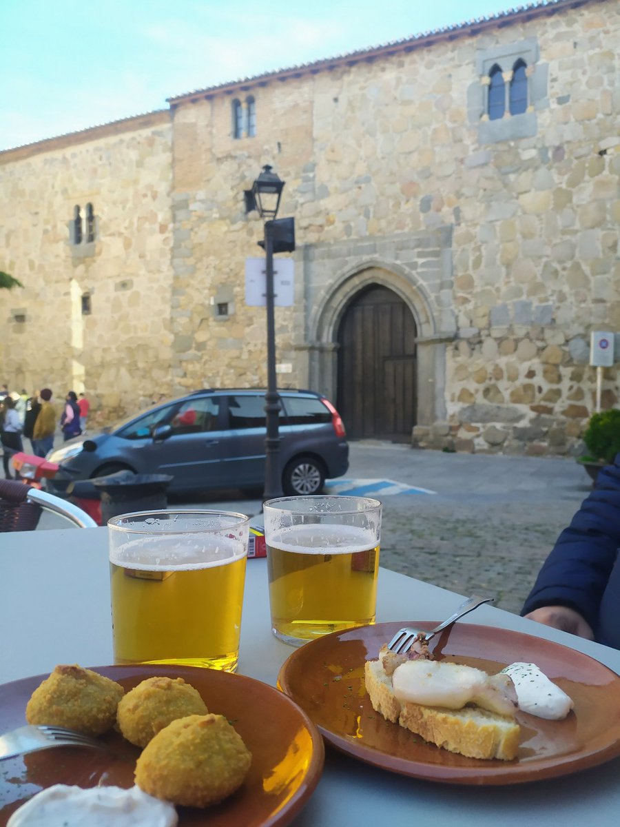 Msol59's tweet photo. 😃Q bien se está en la terraza de #MarAdentro  con El #PalacioDávila de maravilloso😍🥰 telón de fondo,tomando unas 🍻con un chipirón 🦑😋😋Delicias al Cabrales 😋🤤🤤🤤Q majos @Alberto10av 👌🏿💪🏾 y #Ionut😃Q bien te atienden!👏🏾👏🏾👏🏾 😉👍🏾 https://t.co/ijGCPGkA7z