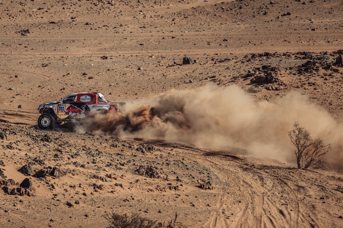 MatraxRacing's tweet photo. #Dakar2022 | @TGRSouthAfrica´s @AlAttiyahN wins Stage 1 of the @dakar 🐪 (Ha’il ▶️ Ha’il, 333 km) ahead of @BRaidXtreme´s @SebastienLoeb (+12m07s) &amp; @TeamORLEN´s @ProkopOfficial (+21m21s).
Overall 🚙:
1⃣ #NasserAttiyah
2⃣ #SebLoeb +12m44s
3⃣ #MartinProkop +22m39s
📸 Audi &amp; Toyota https://t.co/W40nNLxAvh