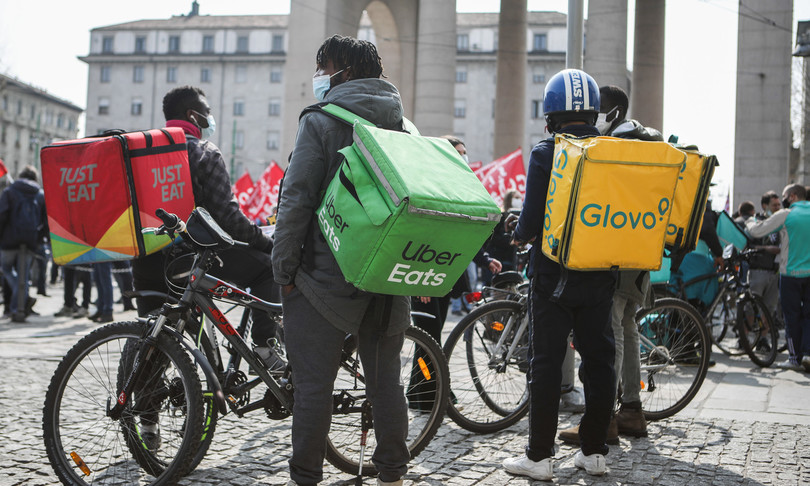 Il piano della Ue per regolarizzare i rider  dlvr.it/SGPCdl