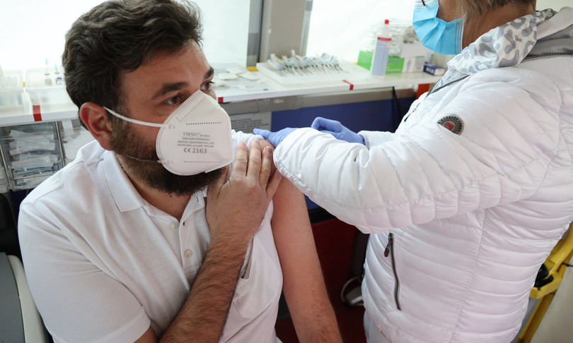 Per l'Ema si può fare la terza dose già tre mesi dopo l'ultima iniezione dlvr.it/SGPCfQ