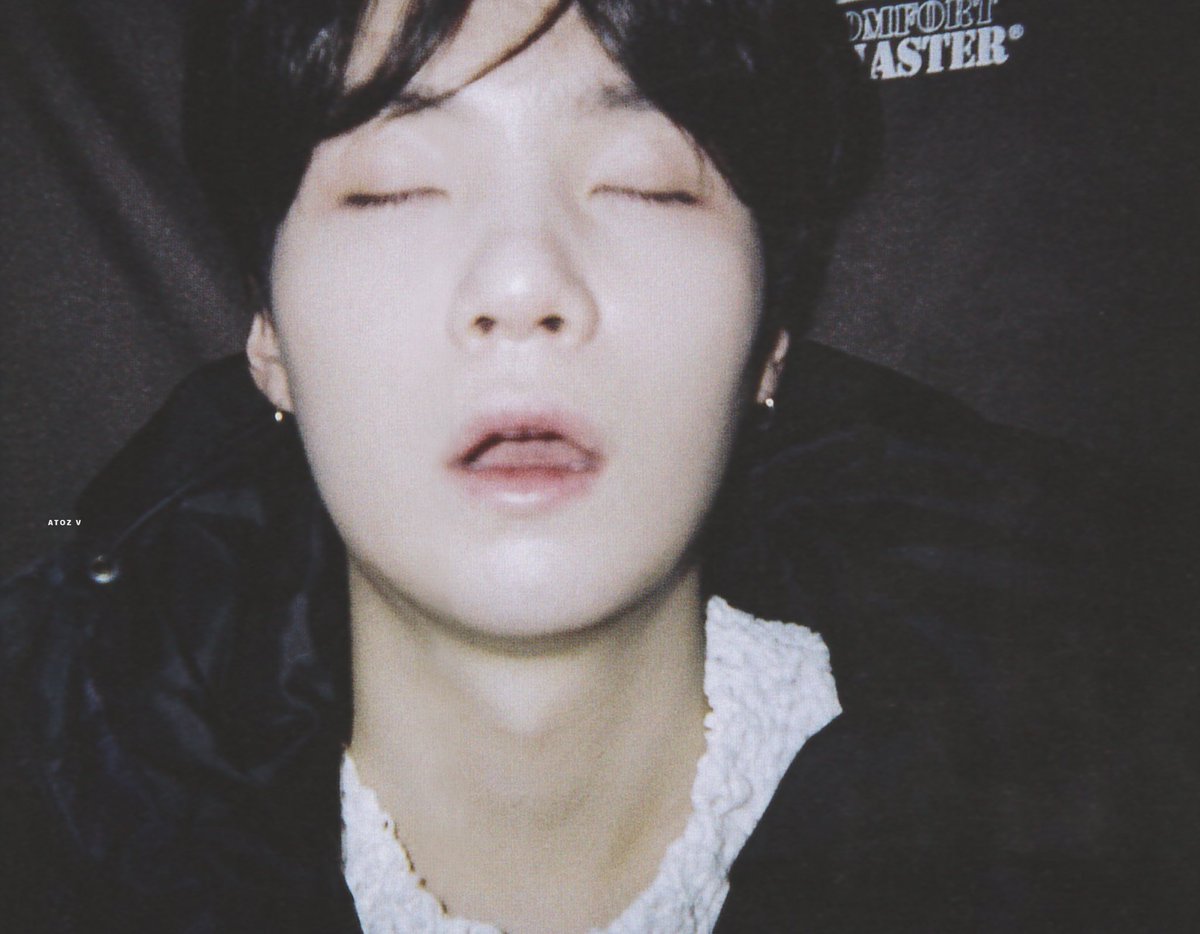HaeNeul_7's tweet photo. 윤기 가짜잠                                윤기  진짜잠
😑😑                                             😴😴 https://t.co/Fk7ARgXMHL