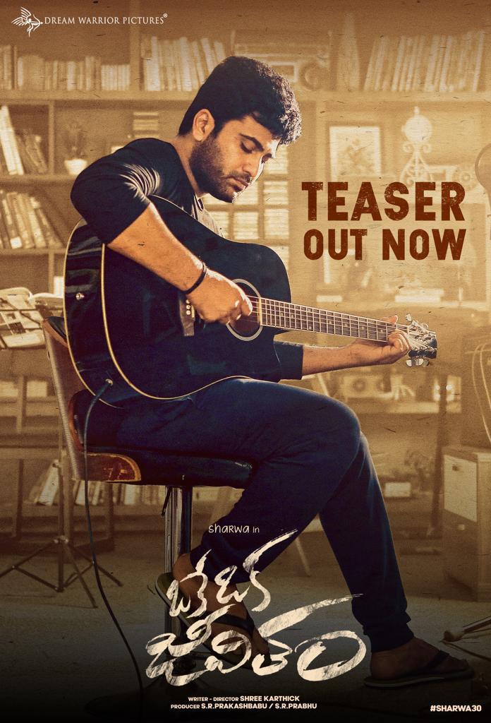 baraju_SuperHit's tweet photo. Journey that unfolds the memories #OkeOkaJeevitham ❤️

Did you watch the teaser yet? ▶️

#OOJTeaser - https://t.co/RcN5VfREa8

#KanamTeaser - https://t.co/VgaAhhSiSw

@ImSharwanand @riturv @amalaakkineni1 
@twittshrees https://t.co/3L7Rpnn92s