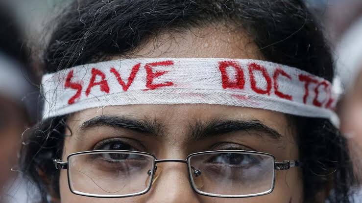 izzamir_000's tweet photo. عہدِ  انصاف  آ  رہا  ہے 
ظلم  دائم  ہوا نہیں کرتے 

#InjusticeOfPMC 
#SaveDoctors https://t.co/Lf39jrfiXI
