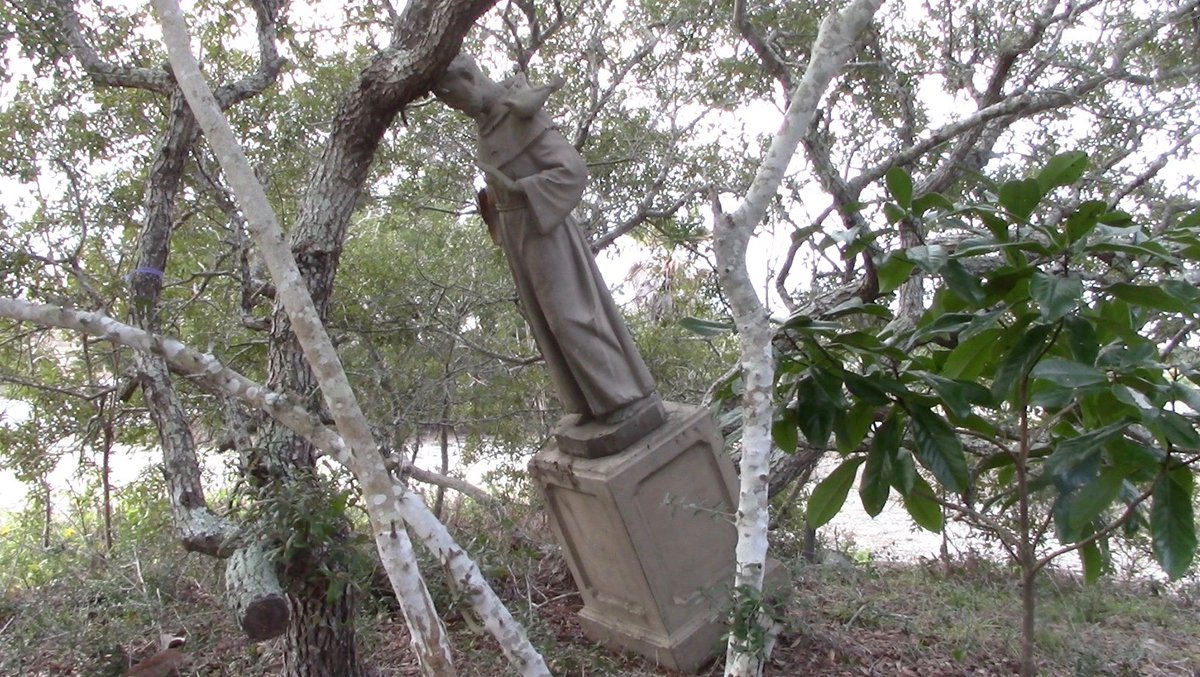 MBDowd's tweet photo. @McclaranAlyson 2018 Hurricane Michael, Destin, FL, St. Francis blown face-plant into tree. https://t.co/Vw6pOW3lN2