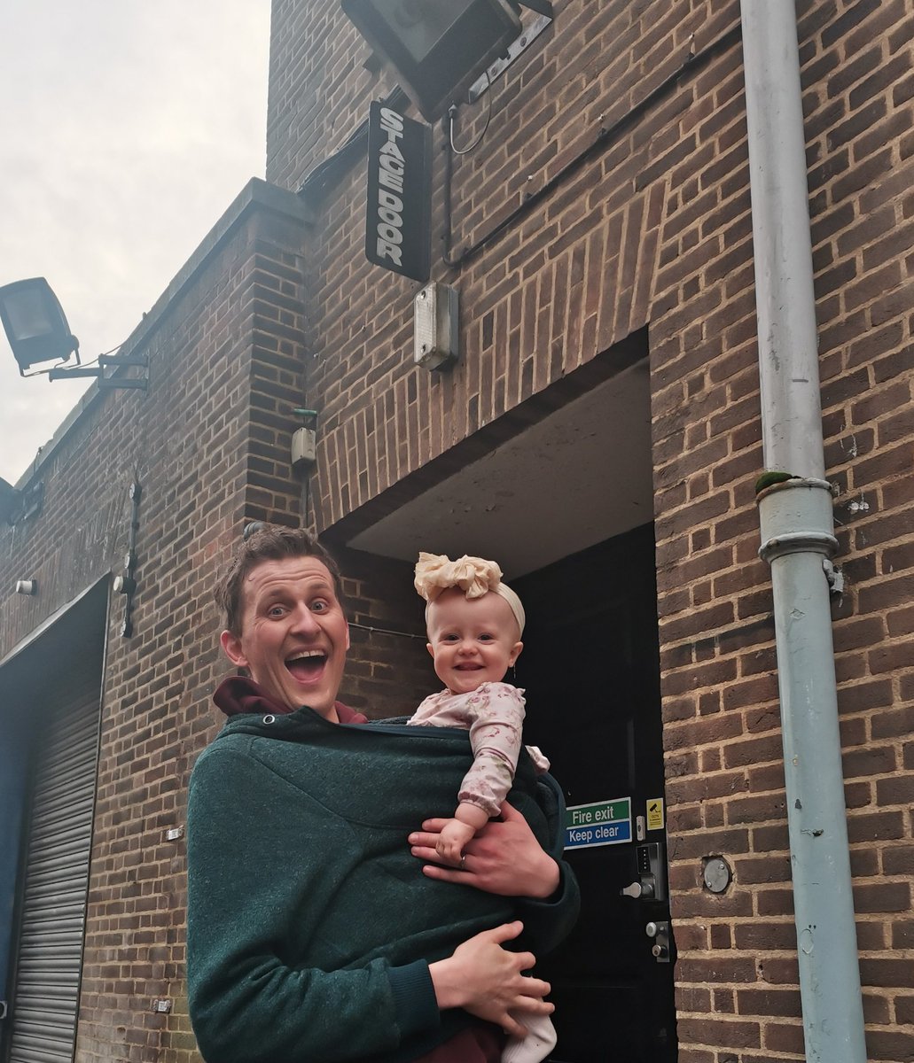 DamianPatton's tweet photo. Look who came to see the show! @pantomimes @ahttw #babyPepper https://t.co/jhrAeugzGa
