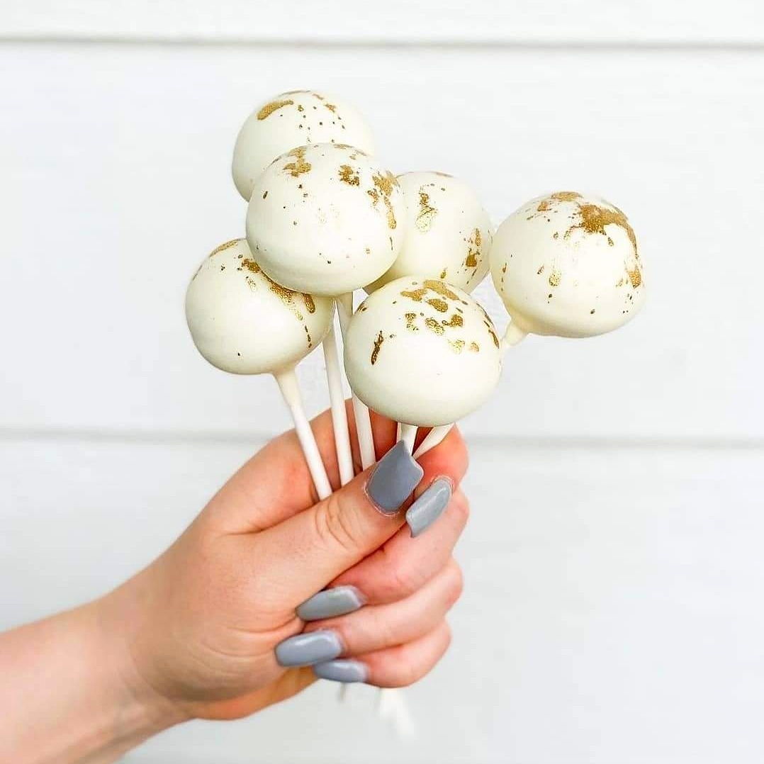 1KayleeCakePops's tweet photo. 2022 is definitely going to be POPPING here at Kaylee Cake Pops and More https://t.co/NWcQSjhg2s 🤗🤗 
.
#cakepops #popping #KayleesCandyBoutique #WeAreTucker #candyshop #Candy #chocolate #2022 #LifeisSWEETtreatyourself #LetsMakeSweetMemories https://t.co/DvzHW0SEKj
