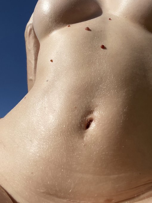 Happy New Year 🐯💙 https://t.co/vHbfrRBelc<a href="/tag/feet"class="tags"><span>#feet</span></a>