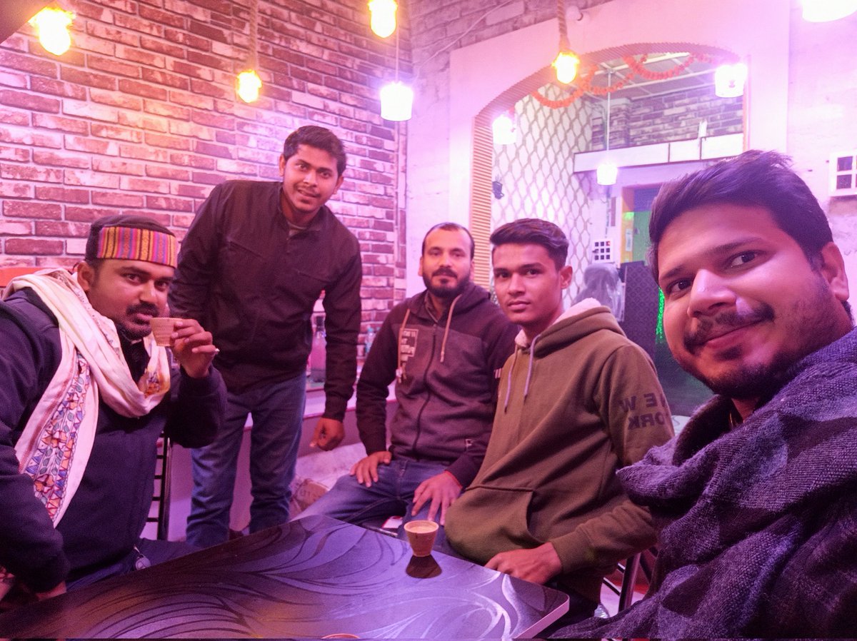 AvinashPurnea's tweet photo. पूर्णियां में @Nikhiljha538 जी नौकरी छोड़ अपने मित्र संग KFC के सामने "द चाय क्लब" खोल कर नया शुरुआत किये हैं। हम सब को आमंत्रित किये थे। मैथिल युवा नौकरी का मोह त्याग कर अपना व्यवसाय करै वाकई साहसिक और प्रेरक प्रयास लगा। निखिल जी एवं समस्त टीम को शुभकामना।
@meetwidritesh https://t.co/HNnDtfNtOX