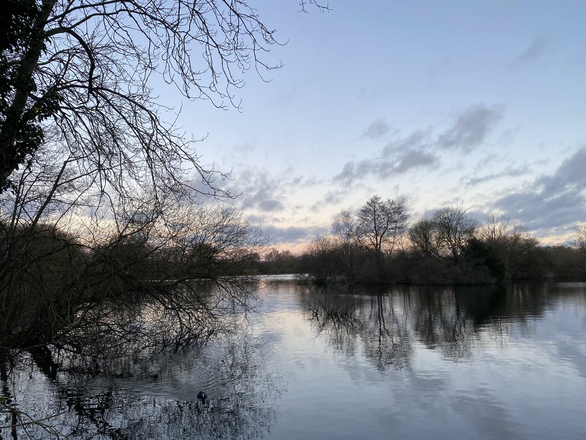 Emma_Lewis79's tweet photo. 10km early Sunday run with the gang under beautiful skies, followed by killer circuit at HIITBEAT Studio #FindYourActive #LeaValley #Running #ActiveWorld https://t.co/chfU08gPas