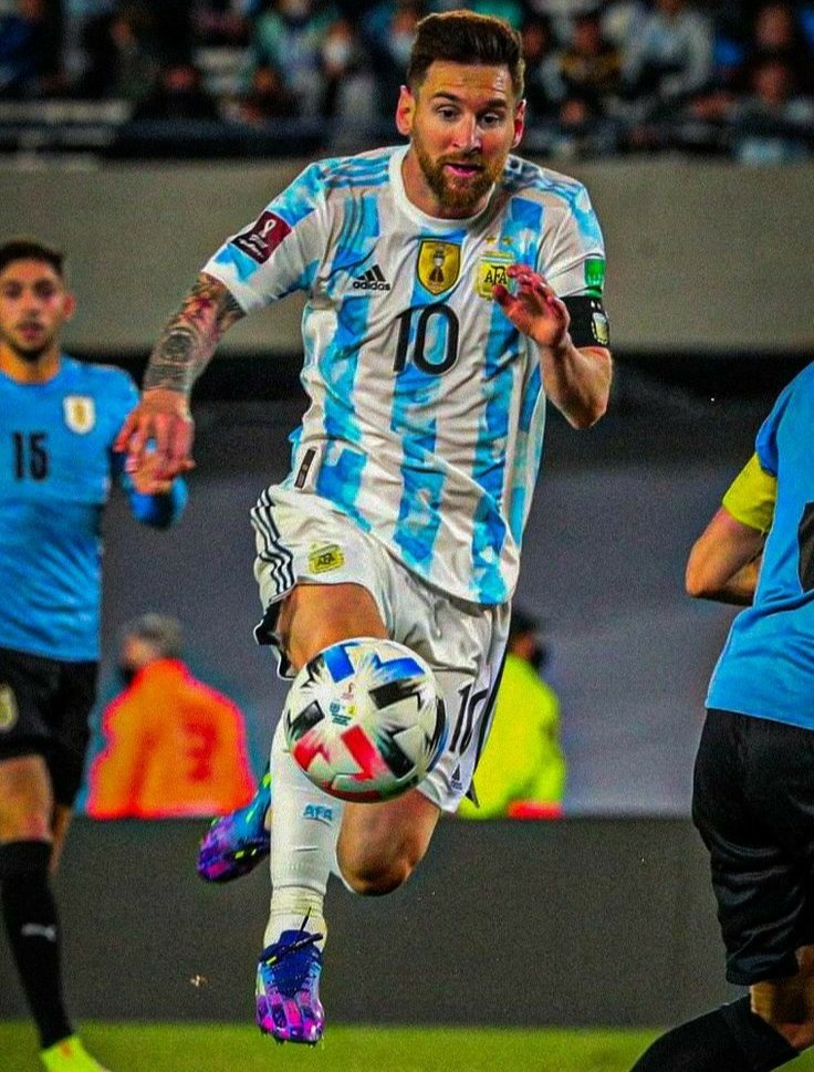 futboldelegado's tweet photo. Leo Messi es uno de los 4 jugadores del PSG que dieron positivo. Fuerza, capitán 🇦🇷👑 https://t.co/NhslcAyFep