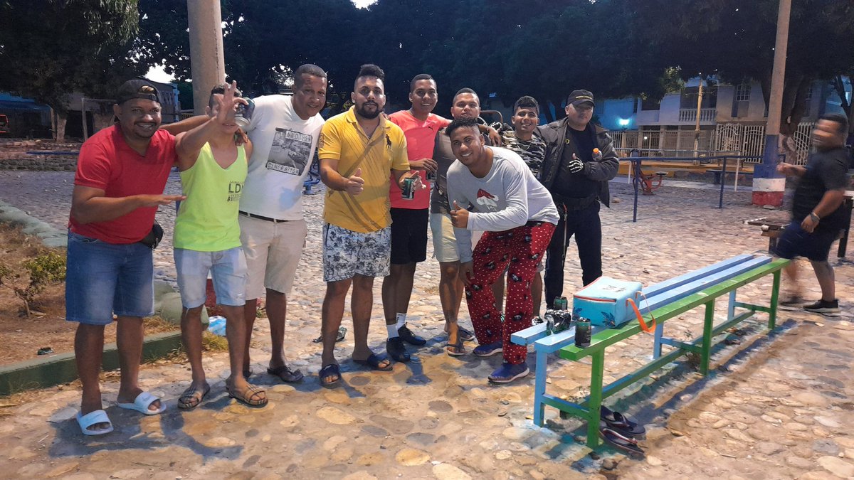 AlejitoMeza's tweet photo. Lo que empezó  como una idea hace 15 años. Ya es una tradición en nuestro barrio manantial 31 dic 2021 nuestra integración  de cada año https://t.co/D9hdPQWVl4