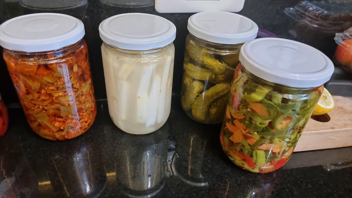 قريبا على <a href="/SendMeLebanon/">SendMe Lebanon</a> , ليخلصوا الستيكرز 😑😑