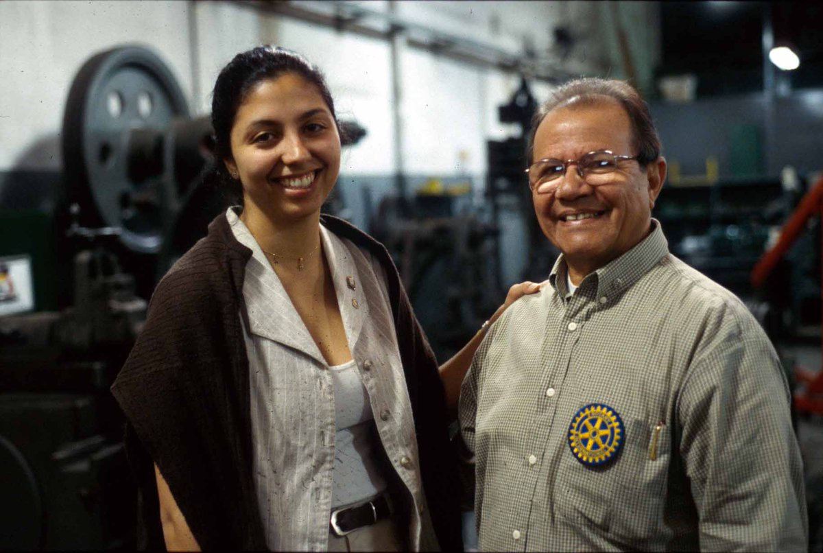 RotaryES's tweet photo. Enero es el Mes del Servicio Profesional. Gracias a todos los socios de #Rotary que ponen sus destrezas y conocimientos al servicio de la comunidad.  El mundo es un lugar mejor gracias a su dedicación. https://t.co/UwzHuXrTQr