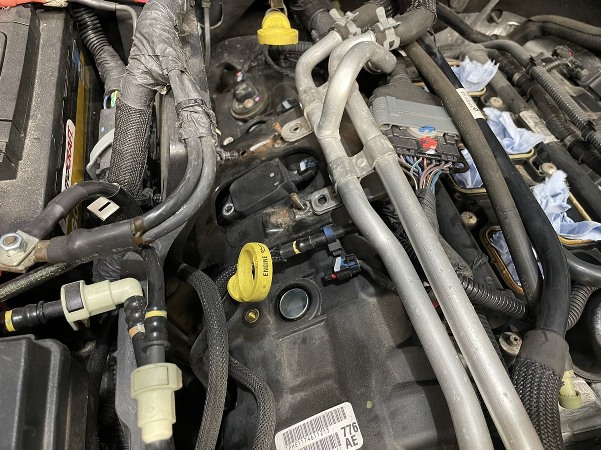 JohnsJeepGarage's tweet image. There is always that one bolt, nut or electrical connection which sends a regular project into overtime!!!!
🤬IIIIIII🤬#garageproblems #jeep