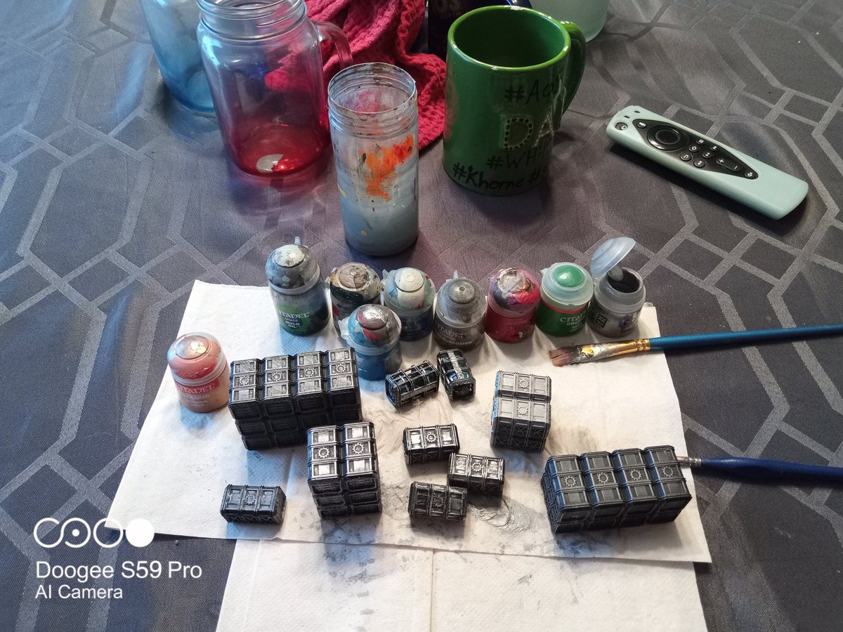 ODTGaming's tweet photo. Happy Birthday to me. Just painting some shipping crates for a friend.
#warhammer40k
#warhammer
#warcomm
@40Ktoday https://t.co/jZp7CbKpgQ