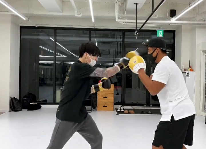 Chloiee_'s tweet photo. Jungkook when he boxing with normal people and when he boxing with Jimin 😆
#namjoon #seokjin #yoongi #hoseok #jimin #taehyung  #jungkook #bts #jikook #kookmin https://t.co/UqJVeLiQYV