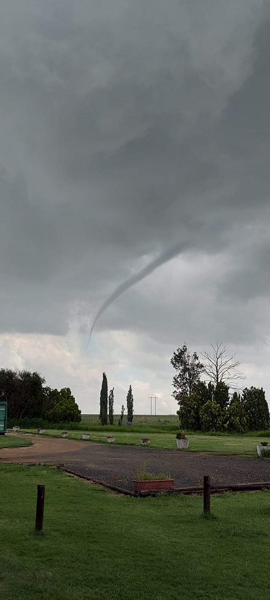 11h30, 2 Januarie 2022, Standerton📸Yolanda van der Merwe <a href="/peoples_weather/">People°s Weather</a> @JoelGuy_ <a href="/SAWeatherServic/">SA Weather Service</a> <a href="/VoxWeatherZa/">Vox Weather</a> <a href="/photooftheday/">Photos of the Days</a>