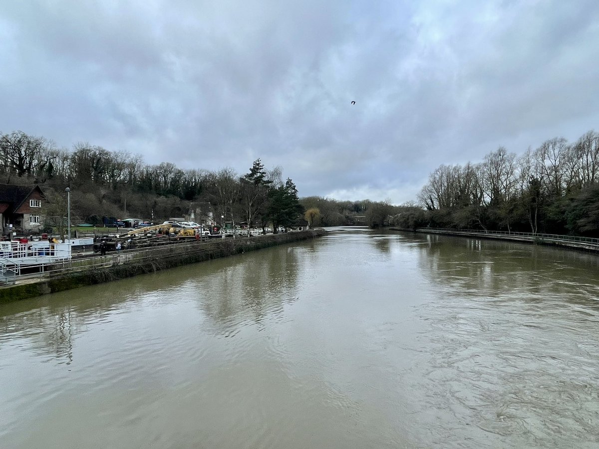 jameslgriffiths's tweet photo. First trip out of 2022 for a short walk around Allington Lock to clear my mind of things. Iβve overthought a lot of things recently and itβs got me down a lot but this walk this morning has helped me to feel a bit happier #allington #maidstone #kent #walk #weekend #allingtonlock https://t.co/q0JRKkOMBQ