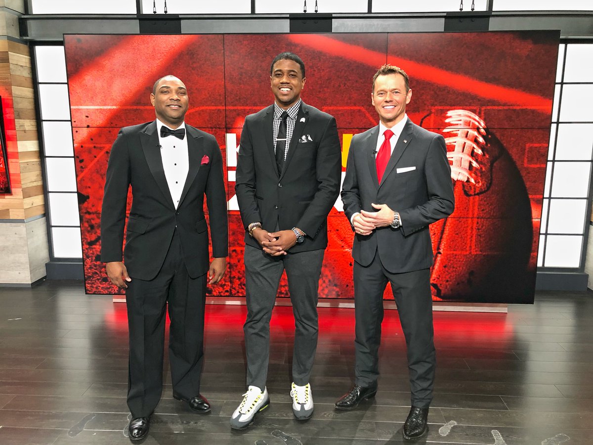 SteveWallsKC's tweet photo. 🚨🏈🎥 In just a few hours the @Chiefs will take on the @Bengals in Cincy.
Coming up at the 8:30am you can catch me on #KCEndZone show on @fox4sports giving my thoughts on the game with @HaroldRKuntz3 & @RCFOX4KC @Rimpsanity @JohnHoltNews
#TuneIn
#KCvsCIN
#ChiefsKingdom #NFL https://t.co/gOMfwUaybP
