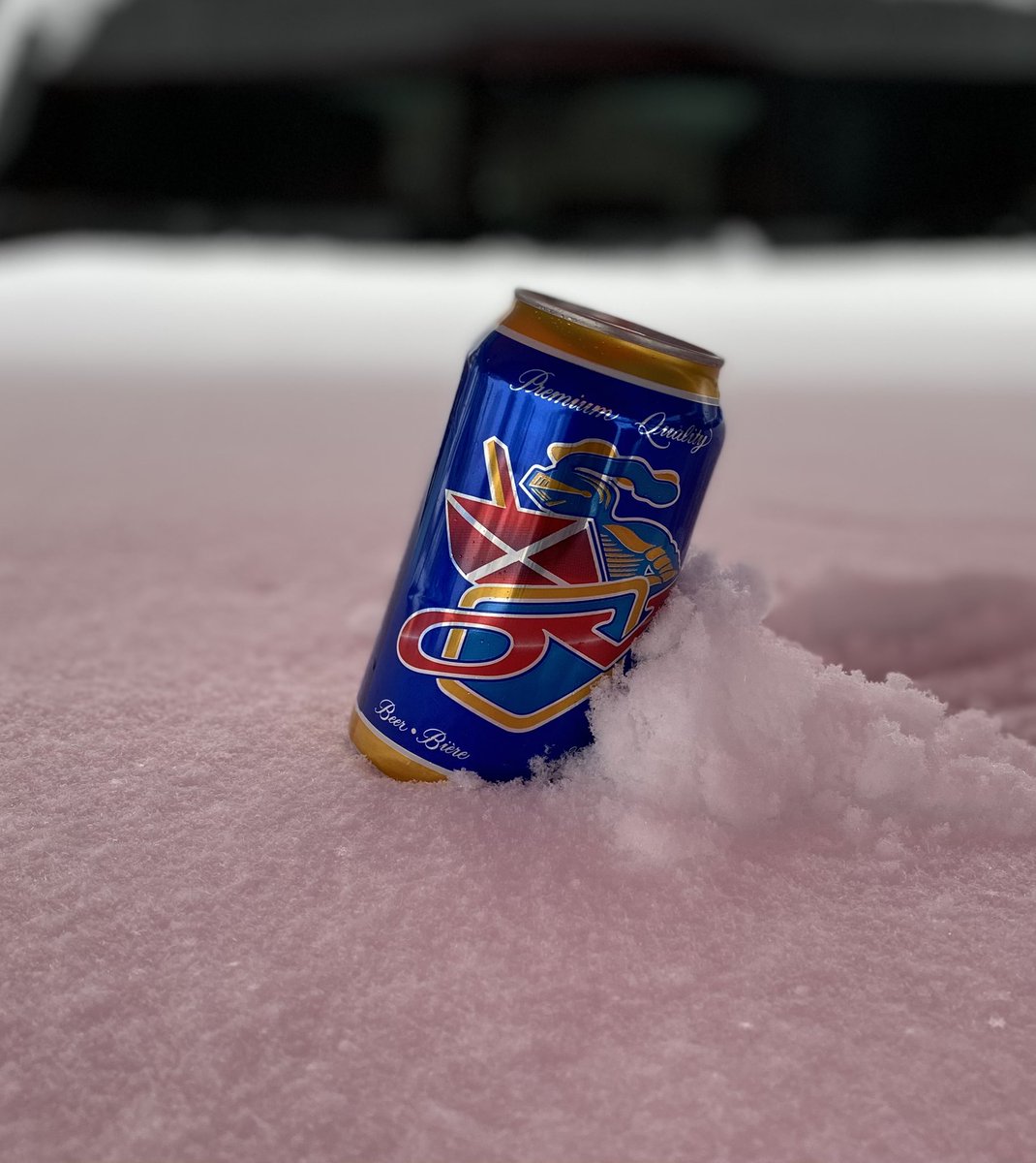 daskingthe3rd's tweet photo. Life is good. @OVBeer #GoBills #billsmafia https://t.co/II25wzcnZ5