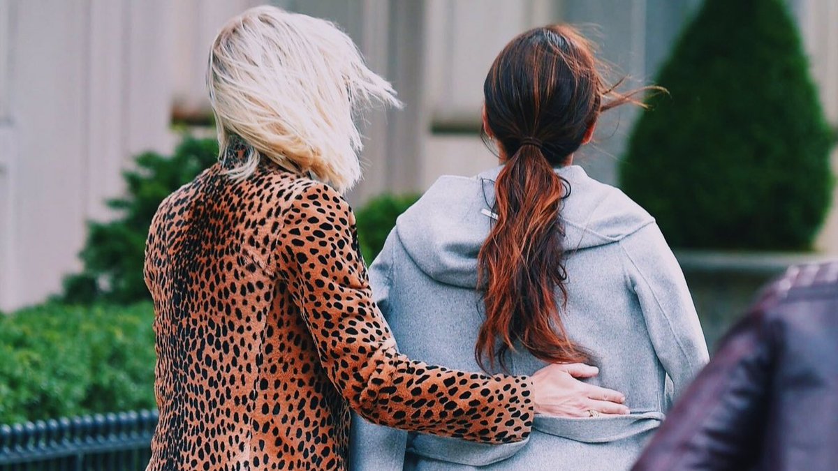 loumillerswifey's tweet photo. these photos of cate blanchett putting her own scarf on sandy and placing her hand on the small of sandy's back as they walked will forever be so personal to me https://t.co/7fRRiX0ocJ