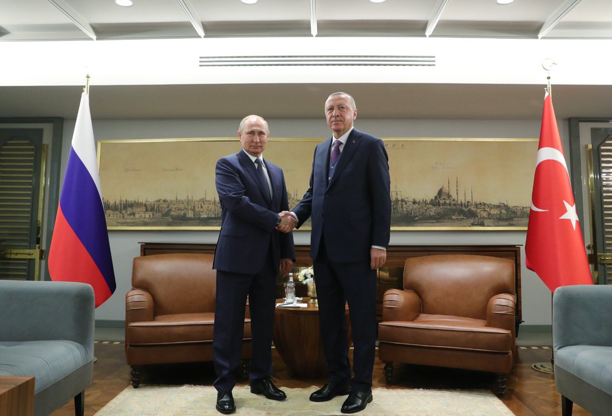 Cumhurbaşkanımız <a href="/RTErdogan/">Recep Tayyip Erdoğan</a>, Rusya Devlet Başkanı Vladimir Putin ile telefonda görüştü.

Görüşmede, Türkiye-Rusya ilişkilerini geliştirecek adımlar ele alındı.

iletisim.gov.tr/turkce/haberle…