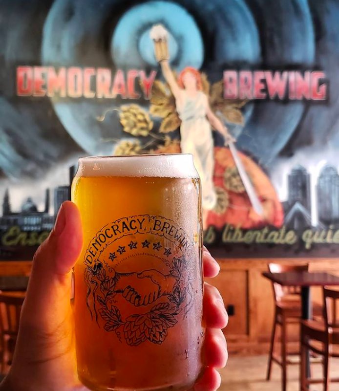 6 Of The Best &amp; Booziest Breweries In #Boston jetsettimes.com/countries/usa-… 🍻🍺 (📸: <a href="/Democracybrewng/">DemocracyBrewing</a>) curated by <a href="/delaneymbeau/">Delaney</a> #brewers #SundayBrunch #drinks #alcohol #foodies <a href="/TurtleSwampBrew/">Turtle Swamp Brewing</a> <a href="/harpoonbrewery/">Harpoon Brewery</a> <a href="/trilliumbrewing/">Trillium Brewing</a> <a href="/DorchesterBrew/">Dorchester Brewing</a>