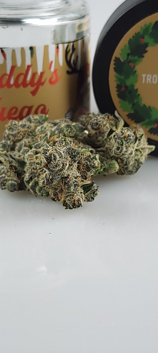 SSection420's tweet image. Smoked some fire to bring in the new year #freddysfuego #seattle #cannabis #rollup #smoke #newyears