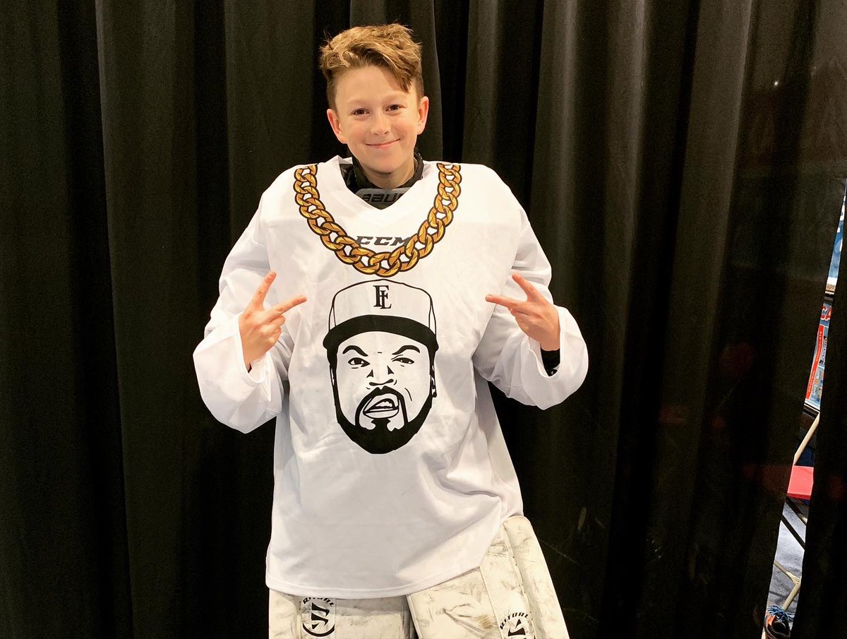 Lauren_Rew's tweet image. A little Florida 3v3 hockey this weekend where the “Ice Cubes” finished second, but definitely had the coldest jerseys 😎🏒  @icecube