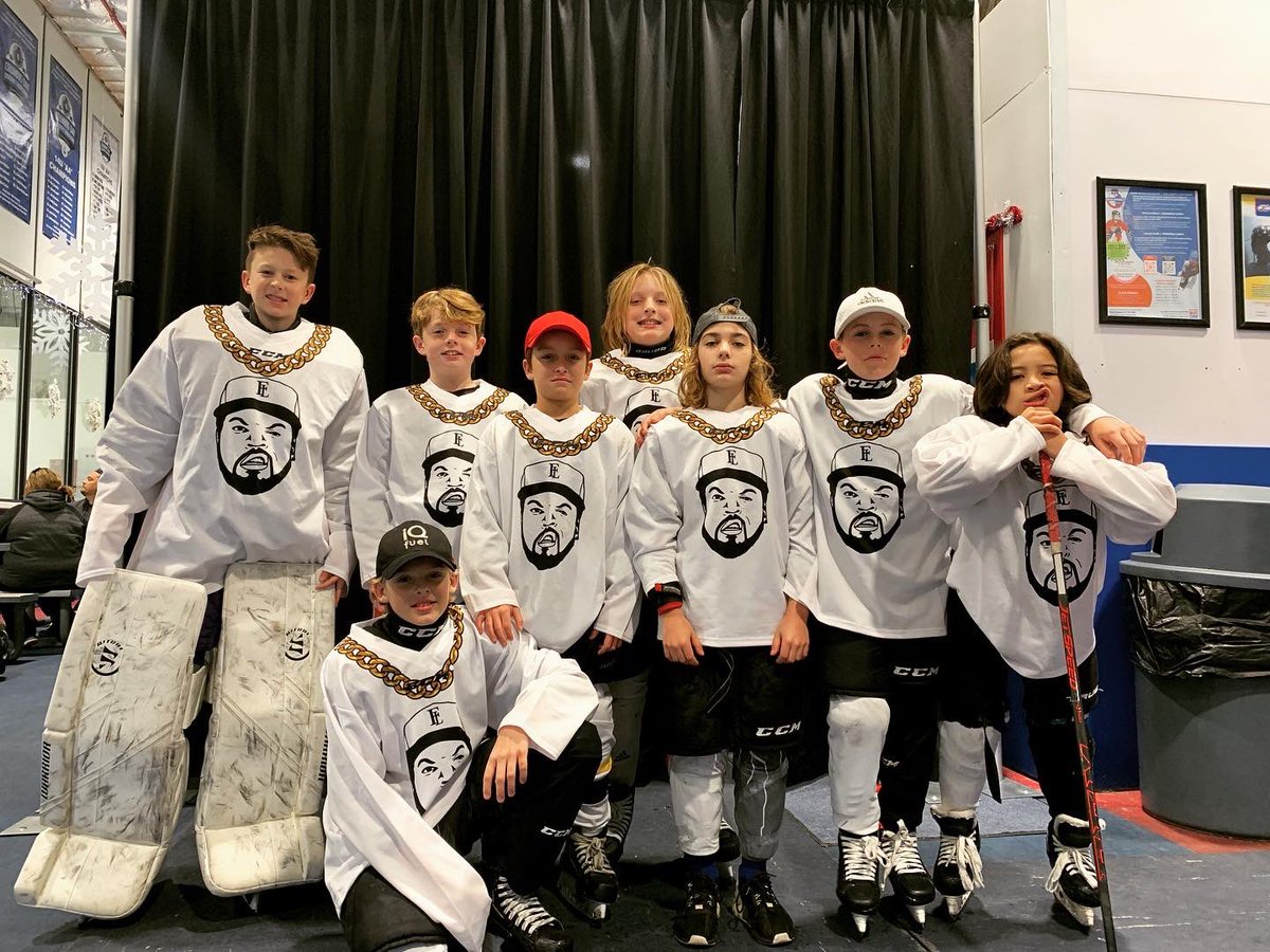 Lauren_Rew's tweet image. A little Florida 3v3 hockey this weekend where the “Ice Cubes” finished second, but definitely had the coldest jerseys 😎🏒  @icecube