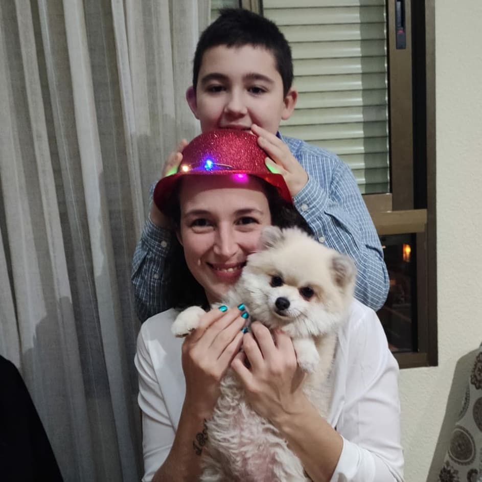 fanny_monros's tweet photo. Feliz año nuevo🎉!
Feliz 2022 que sea un año de mucha Salud y mucho amor .
#findeañoVALENCIA #comenzarelañoenfamilia #losechabademenos #conganasdevolver os quiero mucho. https://t.co/Dz09yJp7YF