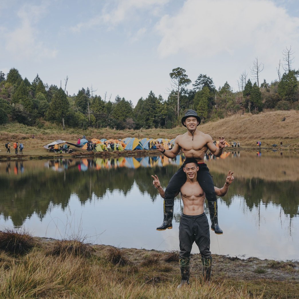 跨年一起登山踏青。
跟大家說聲新年快樂！
大家要快快樂樂的呦！

#加羅湖
