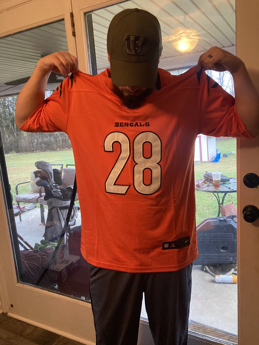 OrangeArrow4's tweet photo. Reppin the @Joe_MainMixon today thanks for the Birthday present @DaleAltman and @MarisaAltman #WhoDeyFamily #PleaseExcuseTheMess https://t.co/exX85FuTED