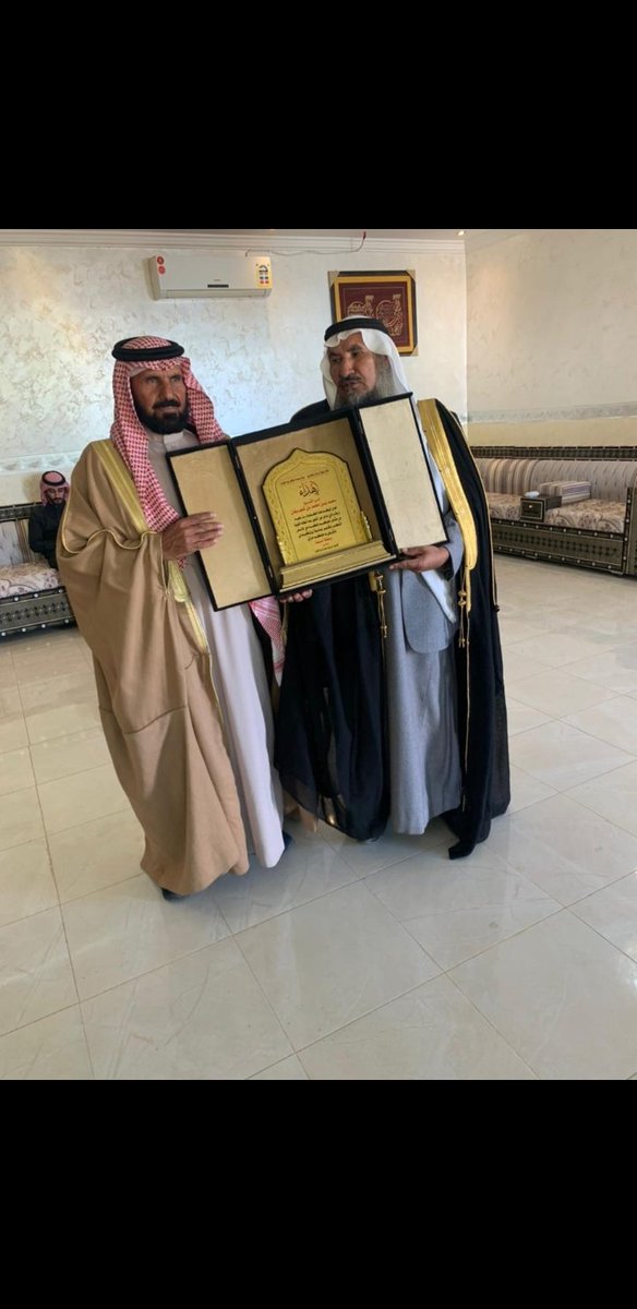 marzuk0's tweet photo. لقد تشرفت بزيارة أبناء عمومتنا من قبيلة بني زيد كلا من:
 الشيخ علي بن محمد بن شعيفان
والشيخ سعد بن محمد بن شعيفان بمنطقة تبوك
وقد سعدت بهذه الزيارة  التي أثلجت الصدور.ورجوتكرار الزيارات مستقبلا من ابناء العمومه ،،،وقلبي ومنزلي مفتوح لهم جميعا،،،، https://t.co/R8jgdMXQu1
