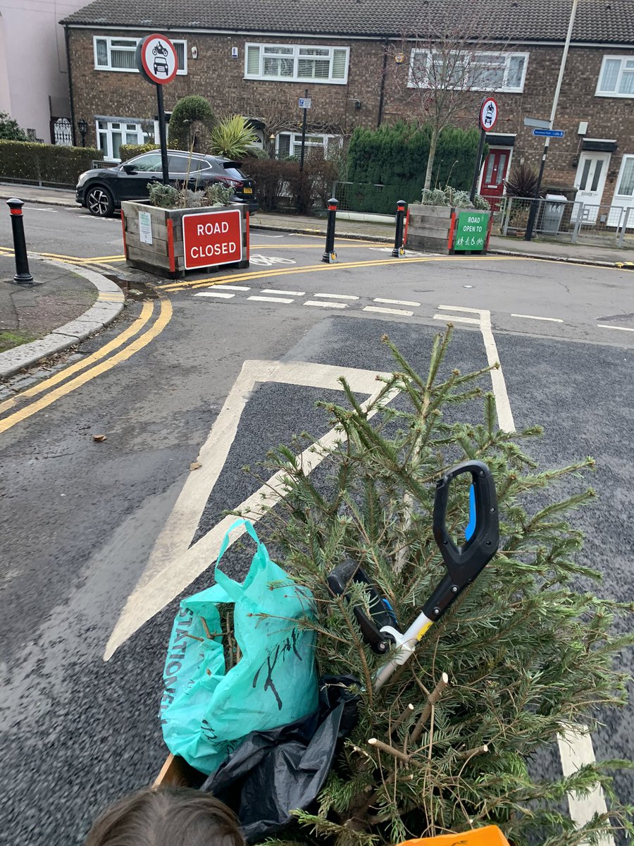 LDNBabboeCity's tweet photo. Took my Christmas tree for it’s final cycle. https://t.co/6JD7wyb6sC