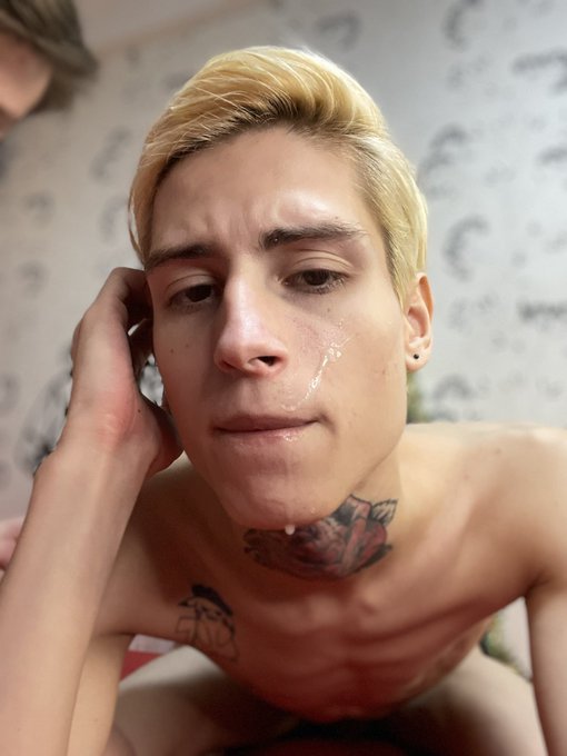 Happy cum year????? https://t.co/rsxnfJpYrZ