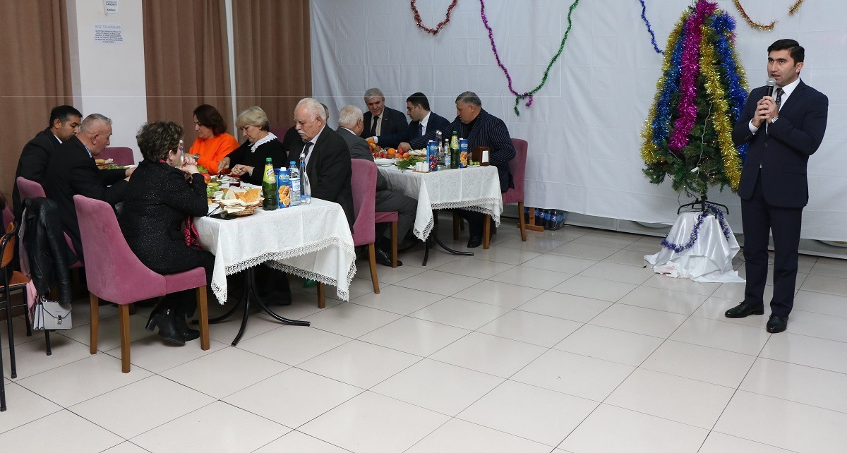 azmiu_az's tweet photo. Universitetdə bayram şənliyi keçirilib. Azərbaycan Memarlıq və İnşaat Universitetində (AzMİU) Tələbə Həmkarlar İttifaqı Komitəsinin təşkilatçılığı ilə 31 dekabr-Dünya Azərbaycanlılarının Həmrəyliyi Günü və Yeni ilə həsr olunmuş bayram şənliyi keçirilib.
#AzMiu #AACU #Azerbaijan https://t.co/8RBCXZHEu7