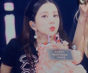 HAPPY BIRTHDAY KIM JISOO
Mong mọi điều may mắn và hạnh phúc nhất sẽ đến với Chu Chu của em trong tuổi mới này. Love u from the bottom of my heart💓💓
#OurPrideJISOOday
#첫눈처럼_다가온_지수의_생일을_축하해 
#블랙핑크 #BLACKPINK #JISOO #지수 <a href="/BLACKPINK/">BLACKPINKOFFICIAL</a>