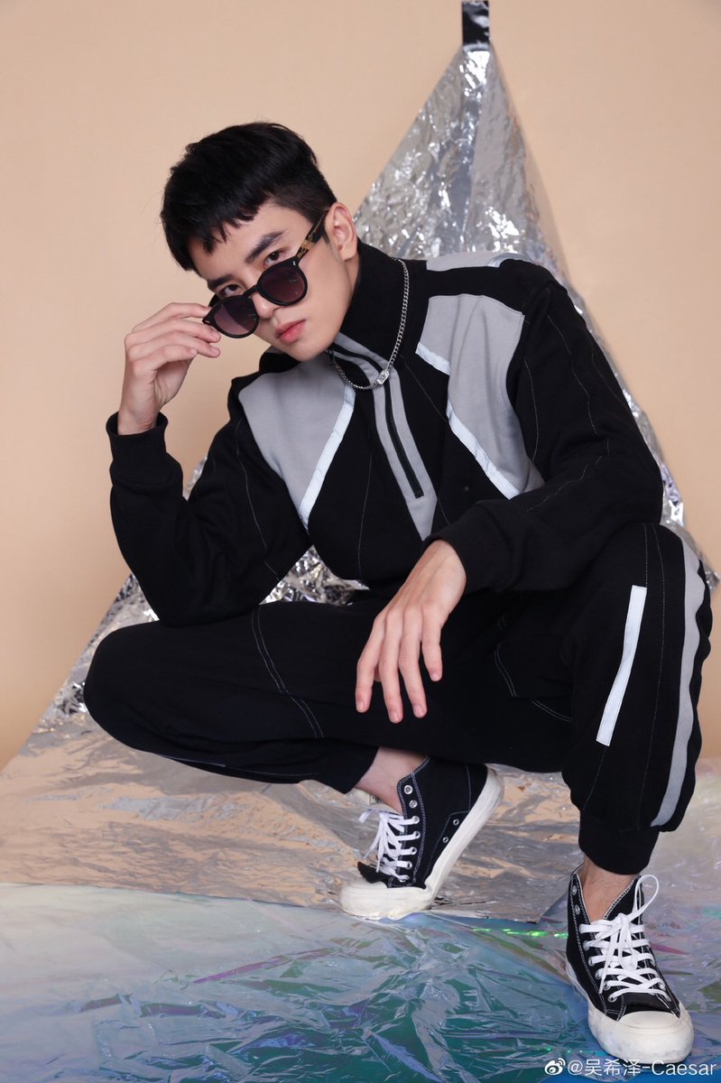 Caesarwu_TH's tweet photo. อาตี๋ซี อัพเดท Weibo "ภาพที่ค้างในคลังตอนสิ้นปี"1/2

#吴希泽 #อู๋ซีเจ๋อ
#wuxize #CaesarWu https://t.co/30xzfRKYcl