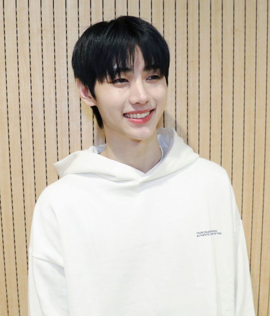 hourly sunghoon (@hoonhour) on Twitter photo 