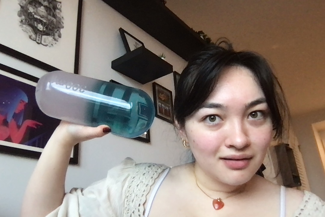 YOURE TELLING ME THIS LARGE PILL THAT I FOUND IN MY BUILDING's TRASH ROOM IS WORTH $176 DOLLARS??? I PICKED IT UP BC I THOUGHT IT WAS FUNNY