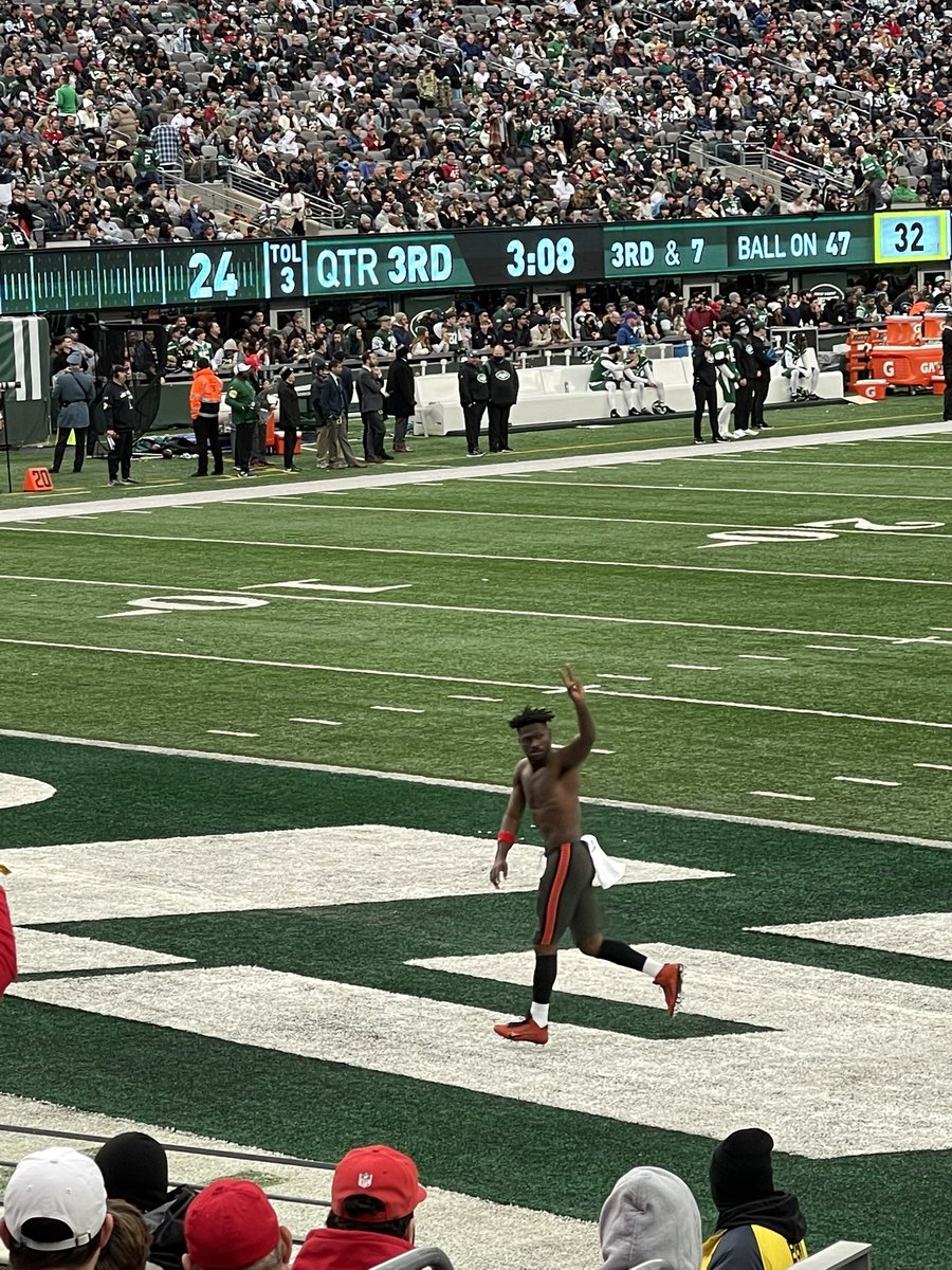 joshuaklein96's tweet photo. AB being Antonio Brown #jets #bucs https://t.co/y3hoyqYhcg