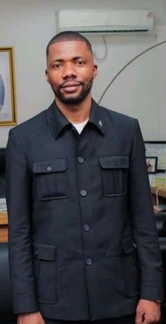 OrtsIlunga's tweet photo. Meilleurs voeux le grand Diplomate,le VP de la League de jeunes de #Ludps le bon samaritain @ChristianLumu https://t.co/bClYS9HvqN