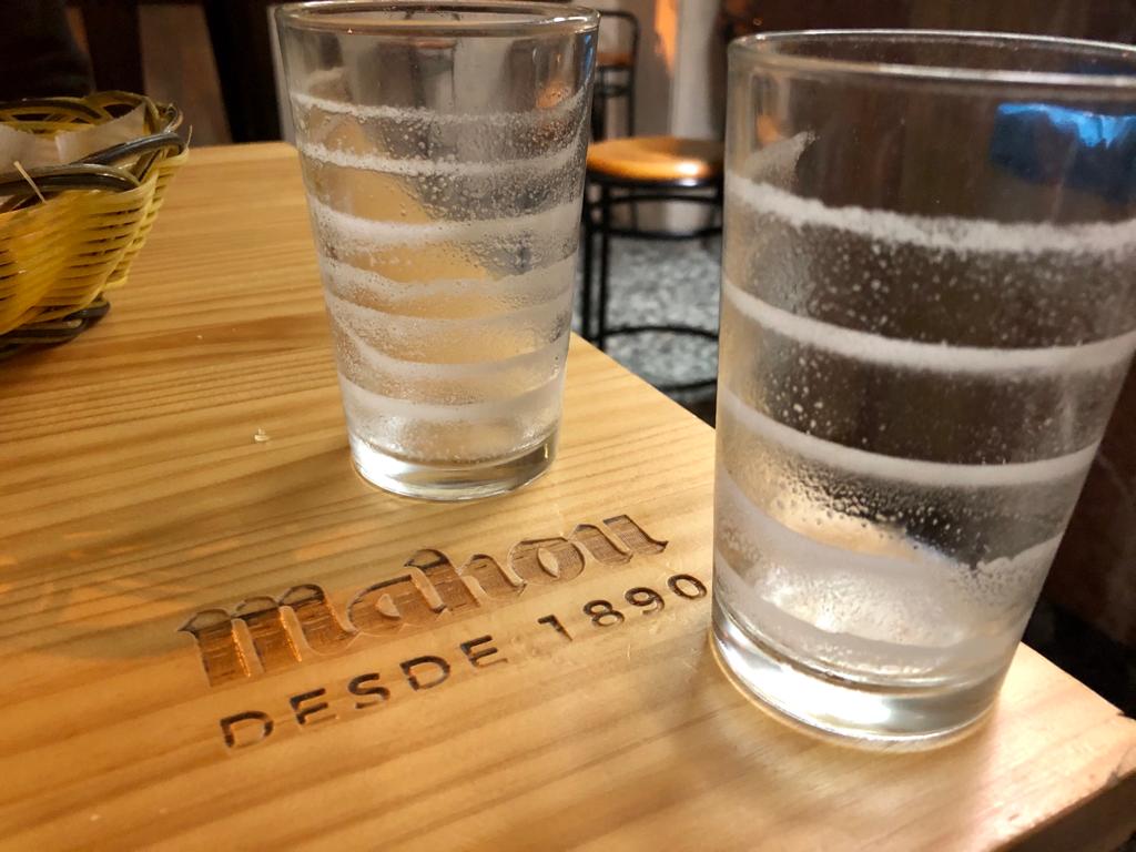 ElSextoHombreOC's tweet photo. Señoras y Señores, esto es una caña bien tirada y lo demás son tonterías 🍺

Cervecería Olivares, siempre @mahou_es

#Madrid #LaCaña #Cerveza #Mahou https://t.co/riFxGNhyvt