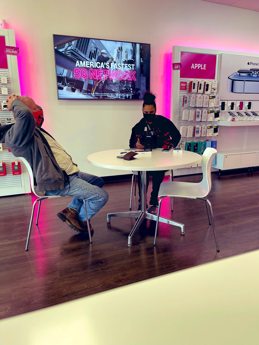 My ME <a href="/magenta_Nishia/">Tanishia Andrews(T-Mobile)</a> doing what she does best! Building value, saving $$, and delivering on what matters most to the customer! #SMRA <a href="/_JordanEstrada_/">Jordan Estrada</a> @MagentaMagnet41 <a href="/TheAldanski/">Andres Aldana</a> <a href="/domjrcoleman/">Dom Coleman</a> <a href="/ChartierDoug/">Doug Chartier</a> <a href="/undre_brown/">Undre Brown</a>