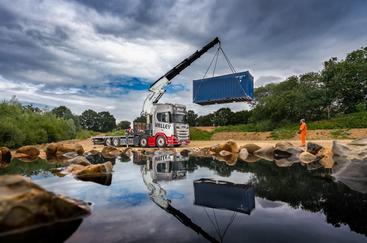 TruckEast's tweet photo. The 2022 Scania Calendar kick-starts with Norfolk based Valley Services, and what a beauty this R 500 8X2*6 Sleeper Highline complete with flatbed and crane is.

#truckeast #nextgenscania #scaniatrucks https://t.co/yrD236quyl