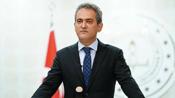 ogrenclrn_nabzi's tweet photo. 🚨Milli Eğitim Bakanı Mahmut Özer, yüz yüze eğitimle ilgili son dakika açıklamasında süreci yakından takip ettiklerini vurguladı.  #KabinedenOnlineHeryerOmicron https://t.co/A0heM7a7zx