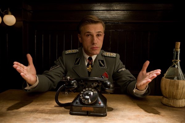meilleurescenes's tweet photo. 🎬Christophe waltz joue le rôle d'un nazi dans inglourious basterds et d'un antiraciste dans django unchained, les deux rôles lui vaudront un oscar. https://t.co/5scdndeKET