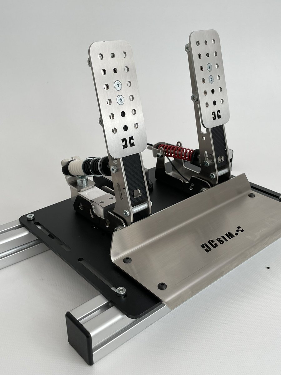 dcsimracing's tweet photo. Quieres hacer un cambio en tu setup este 2022 . @dcsimracing 
DC1 Iniciación . Célula de carga de 60kg en el freno, sensor hall en el acelerador, electrónica 65563 pasos de resolución, software propio de calibración , montados en la base y apoyatalones de acero inox . https://t.co/4O6rUqqrDu