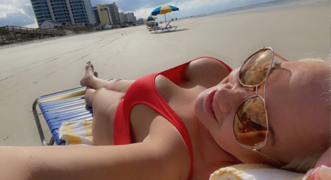 I&rsquo;m healthy and feeling better!! Take advantage of my BIGGEST discount EVER!! 60% off! HAPPY NEW YEAR